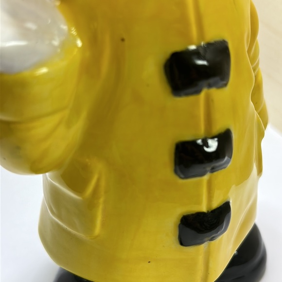 Duck in a rain coat hand painted plaster - Picture 5 of 7